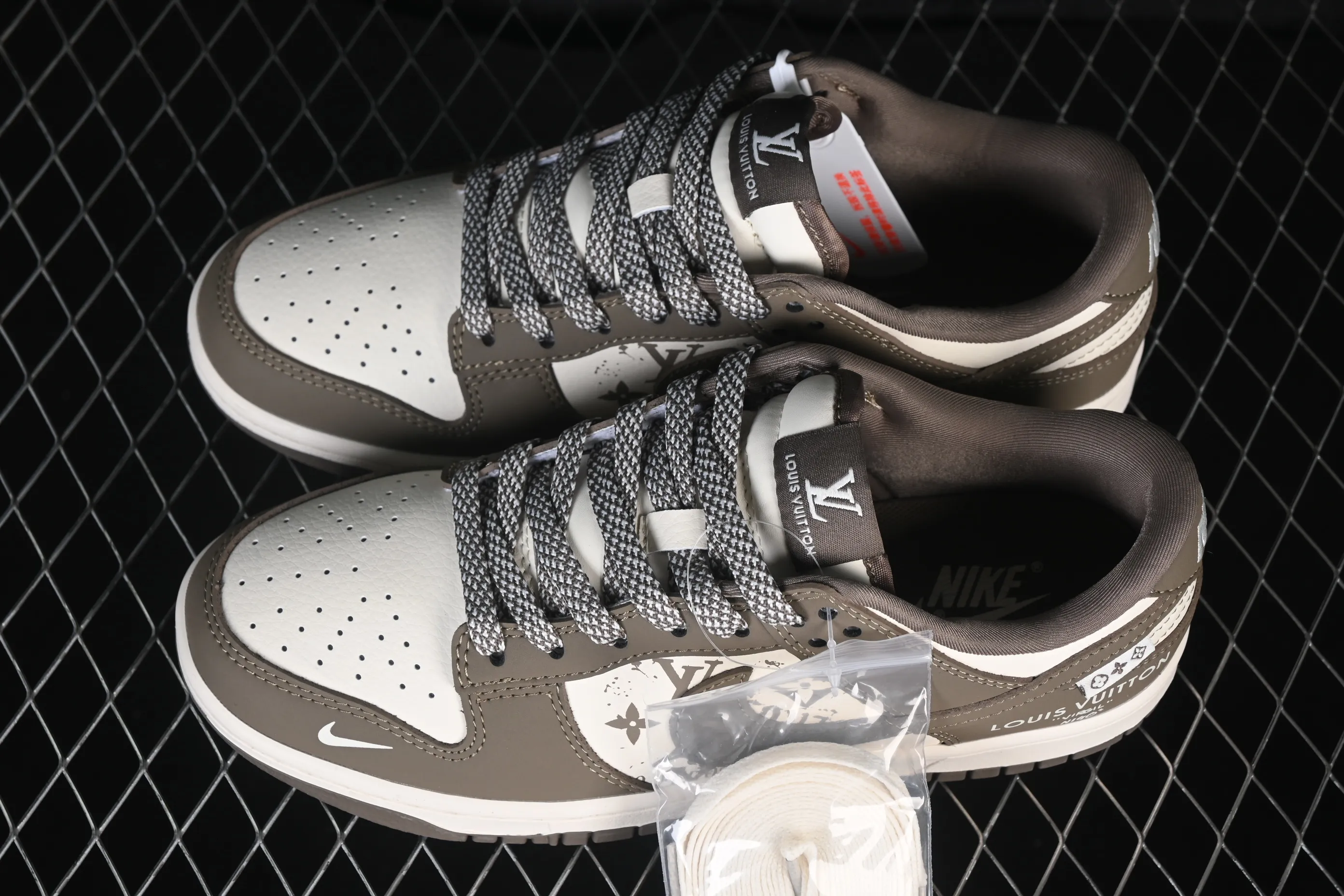 All categories Nk SB Dunk Series Nk SB Dunk Low High-end customized low-top sneakers Nike SB Dunk Low joint milk tea off-white high-end customized low-top casual sneakers XD1588-239